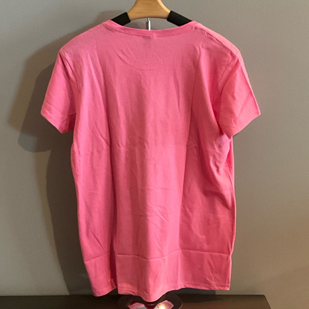 Gildan Breast Cancer Awareness T-Shirt Pink In This Family No One Fights Alone L - Picture 3 of 9